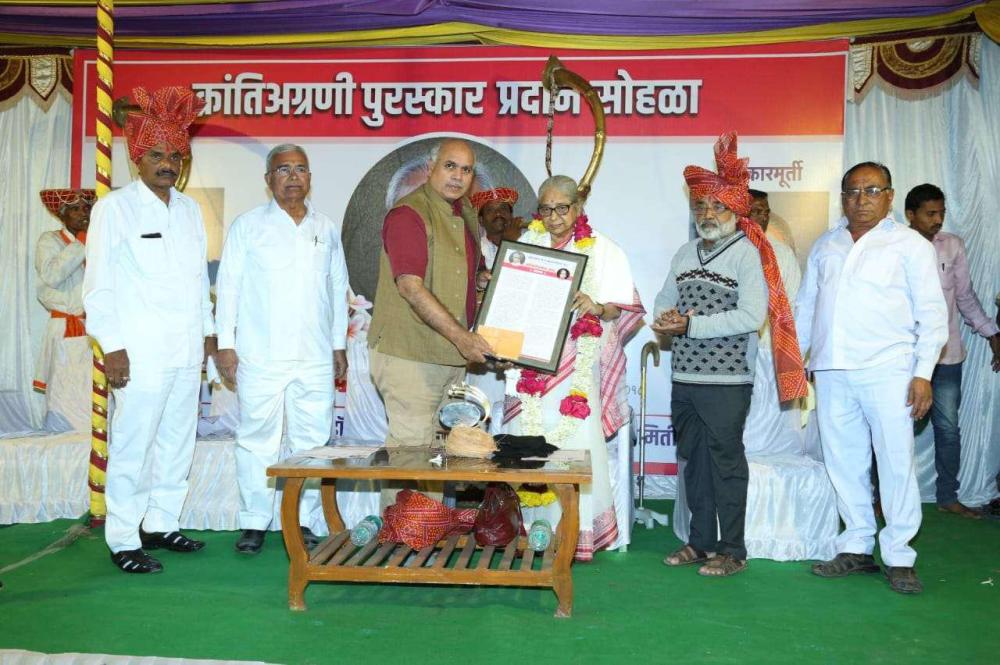 Prof. Pushpa Bhave Was Honored With The Krantiagrani Award