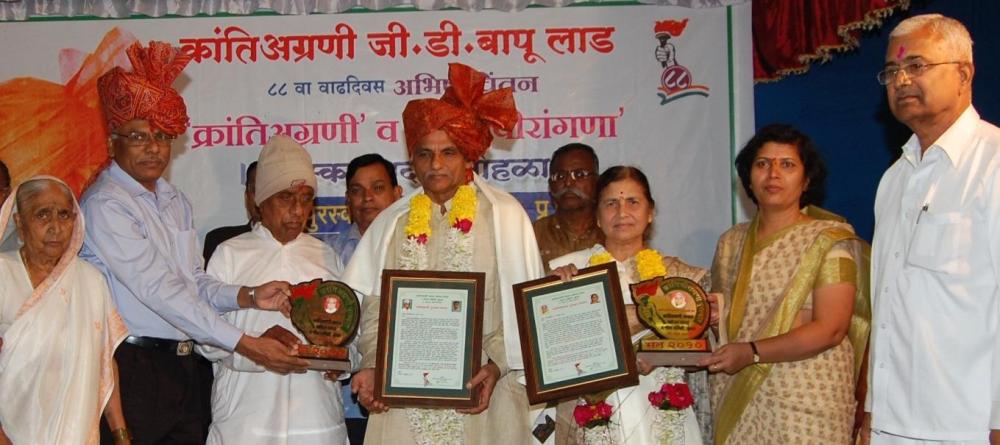 Dr. Prakash And Dr. Manda Amte Were Honored With The Krantiagrani Award
